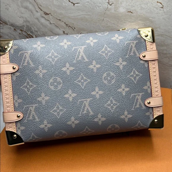 #028110XB Louis Vuitton Side Trunk - Picture 4 of 7